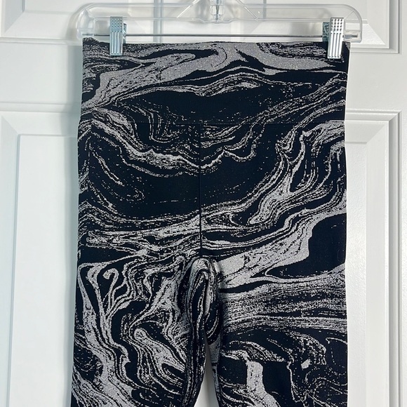 Athleta Aurora Shine Tight Black Size M - Picture 3 of 10